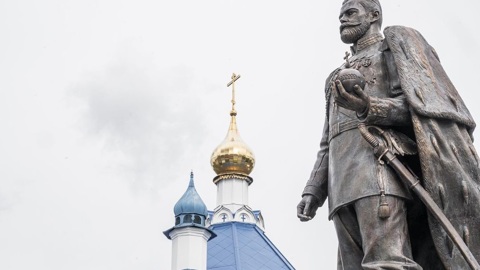 Во владимирской деревне установили 3-метровый памятник Николаю II