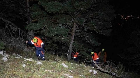 Операция по спасению туриста в горах Крыма продолжалась 12 часов