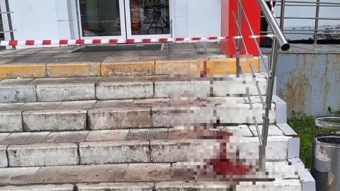 Москвич в женской одежде напал с топором на посетителей "Магнита"