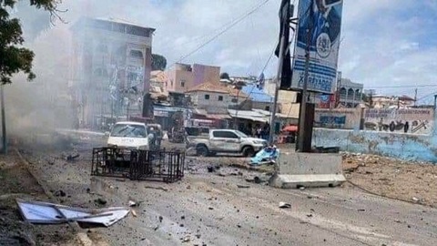 Мощный взрыв прогремел рядом с президентским дворцом в Сомали