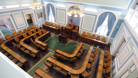 Впервые в парламенте Исландии женщин больше, чем мужчин