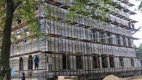 Реконструкция закрытой 15 лет назад школы продолжается в Новомосковске