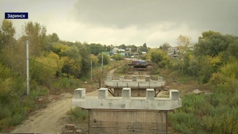 Жителям Заринска обещают завершить ремонт моста только через год