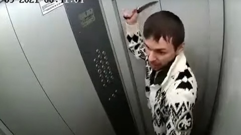 Полицейские задержали липчанина, устроившего "бой" со своим отражением в лифте