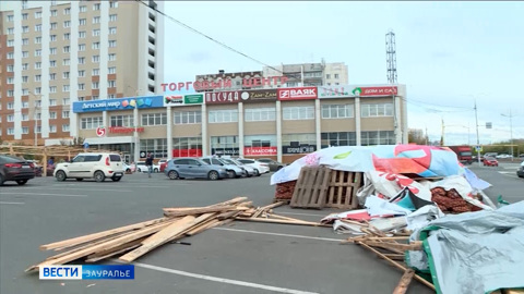 В Кургане в результате обрушения навеса на ярмарке пострадали люди