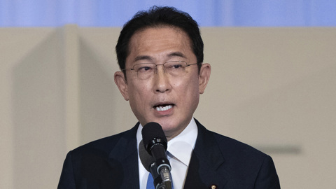 Премьер-министр Японии пообещал Киеву поддержку