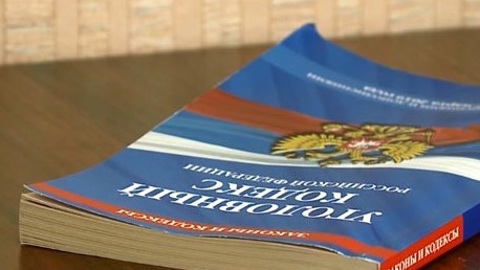 Осколком и ножом: ревнивый ставропольский мужчина порезал лицо сожительнице