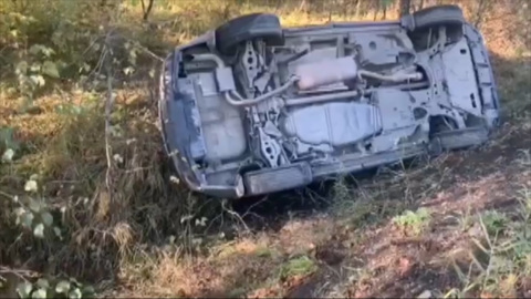 В Иркутске на легковой автомобиль из фуры свалилась бетонная плита
