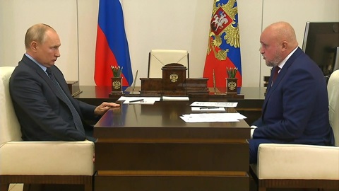 Путин: нужно сделать так, чтобы молодые люди не уезжали