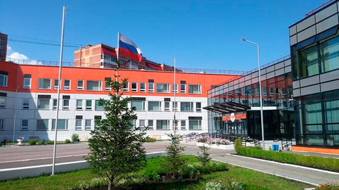 Полиция проводит проверку после нападения на охранника школы в Красноярске
