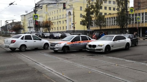 "Стоп, трамвай": в Смоленске ДТП помешало движению электротранспорта