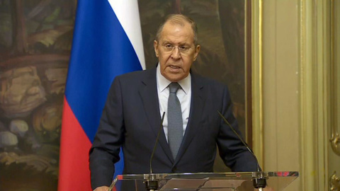 Лавров попросил журналистов не давать интервью, пока он говорит