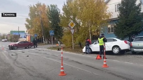 В Тюмени семья с детьми пострадала в массовом ДТП