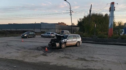 В Новосибирске после аварии с "КамАЗом" в больницу попали три человека