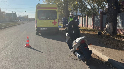 В Уфе водитель скутера погиб при столкновении с деревом