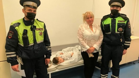 Столичные полицейские эвакуировали с МКАД задыхавшегося ребенка