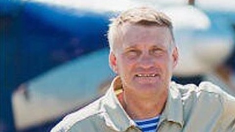 Мог уводить самолет от домов: родственники погибшего в Татарстане пилота о трагедии
