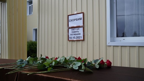 В Мензелинске в память о погибших в авиакатастрофе организовали временный мемориал