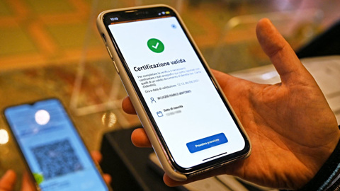 В Марселе поймали больного, показавшего QR-код Макрона