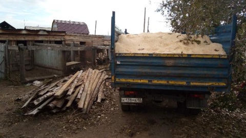 Лесники Бурятии оказывают помощь собачьим приютам