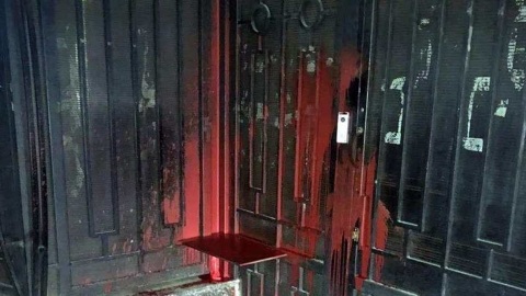 Ворота российского Генконсульства в Одессе облили краской