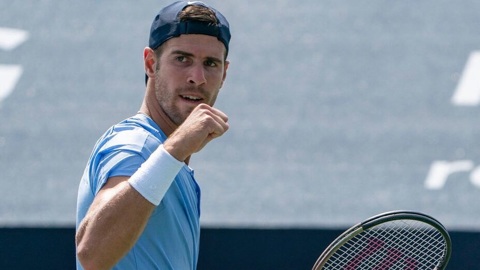 Хачанов выиграл у Карацева российское дерби на Halle Open