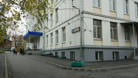 Неизвестный в камуфляже открыл стрельбу у московской школы