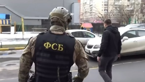 ФСБ задержала в семи регионах РФ подозреваемых в пересылке денег боевикам