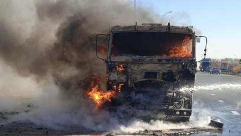 На трассе в Татарстане сгорел дотла "КамАЗ"