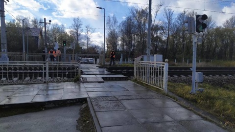Под Санкт-Петербургом пассажирский поезд сбил коляску с ребенком