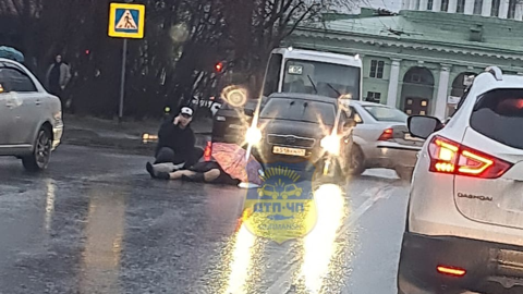 На пешеходном переходе в Мурманске сбили девушку
