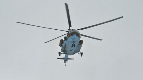 Военный вертолет аварийно сел на лед под Ульяновском