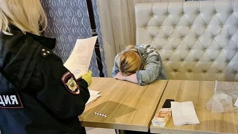 Продавшую дочь ради сапог мать-кукушку отправили в колонию