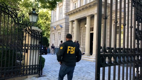 ФБР ищет в домах Дерипаски компромат на Трампа