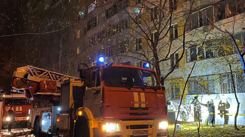 При пожаре в московской многоэтажке погиб человек