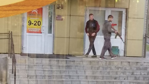 Испугавший жителей Смоленска автомат в руках прохожего оказался игрушкой