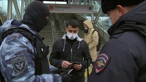 Мигрантов хотят обязать сдавать отпечатки пальцев