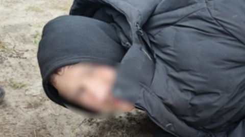 Школьница на ходу выпрыгнула из машины похитителя