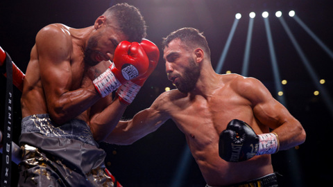 Россиянин Бутаев завоевал титул чемпиона WBA. Видео