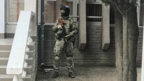 В Симферополе силовики эвакуируют людей из торговых центров