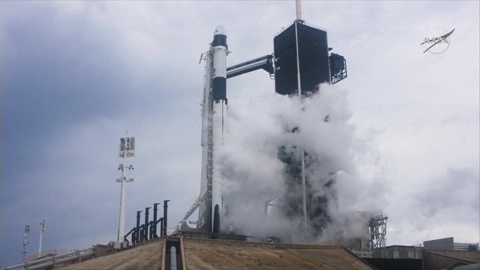 NASA согласовало пять полетов кораблей SpaceX к МКС