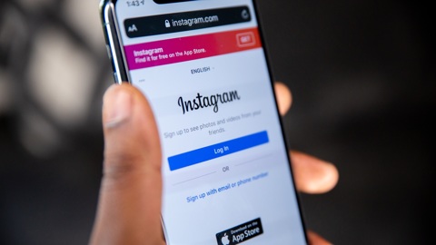 Instagram заблокировал пост ГТРК "Алтай" из-за Гимна России