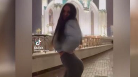 Казанцев возмутило вызывающее видео девушки напротив мечети