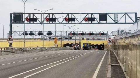 Водители большегрузов нанесли ущерб Петербургу на 24 млн рублей