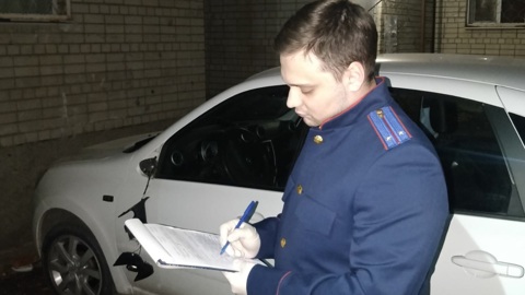 Упавший кирпич убил шедшего к машине пенсионера