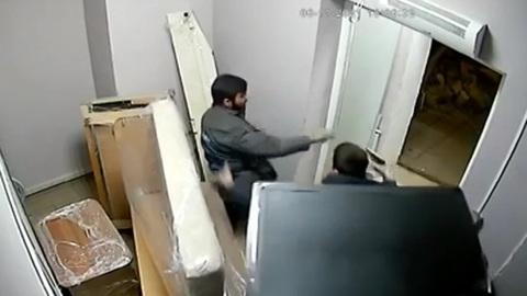 Стрельба в подъезде: жильцы против лифтеров