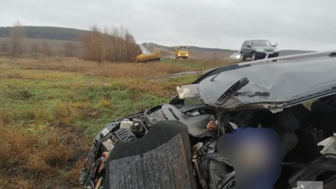На трассе в Татарстане самосвал раздавил легковушку