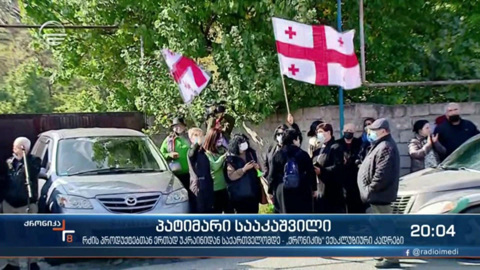 Акция в Тбилиси: сторонники Саакашвили требуют перевести его в гражданскую больницу