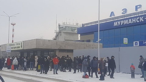 Информация о бомбе в аэропорту Мурманска не подтвердилась