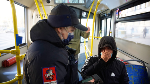 Это будет великолепно! Гинцбург поддержал введение QR-кодов на транспорте